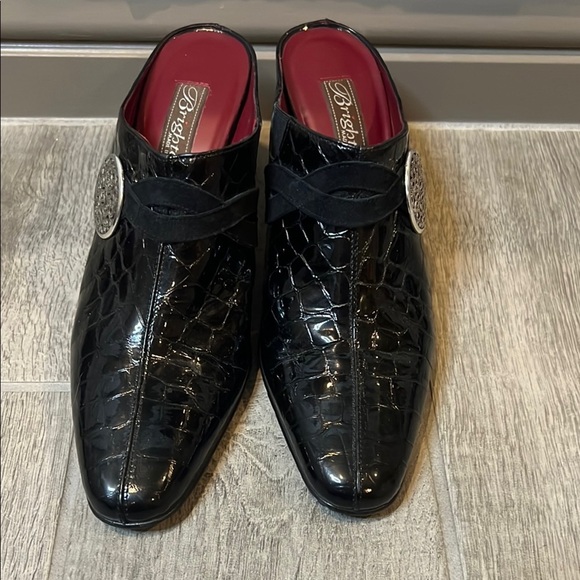 Brighton Black Romeo patent leather mules with silver medallion accent, size 7.5 - Picture 1 of 14